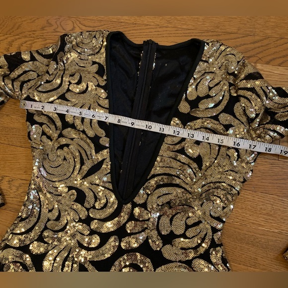 NWOT low v neck sequined romper size L - Picture 9 of 15